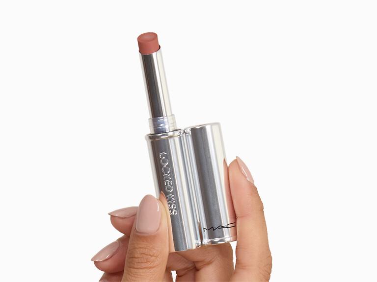 Resized Media/0125 BOXY Choice InHand MACCOSMETICSLockedKiss24HrLipstick 2654 7