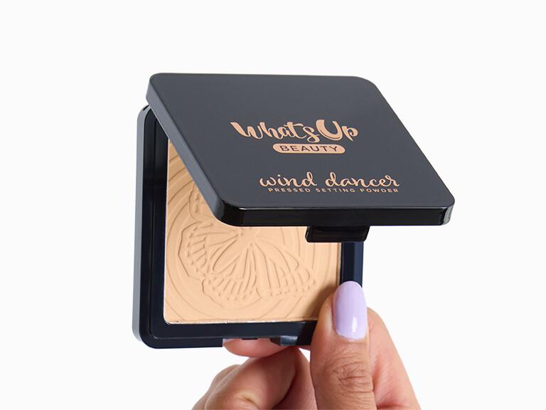 Resized Media/0225 BOXY Picks InHand WHATSUPBEAUTYWindDancerPressedSettingPowderMed 0904