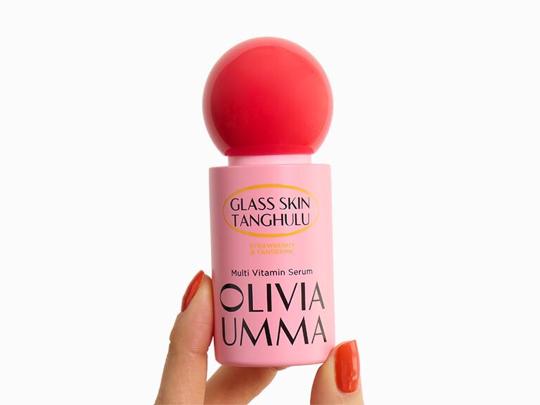 Resized Media/0325 BOXY AO InHand OLIVIAUMMAGlassSkinTanghuluStrawberryTangerineVitaminSerum 4185