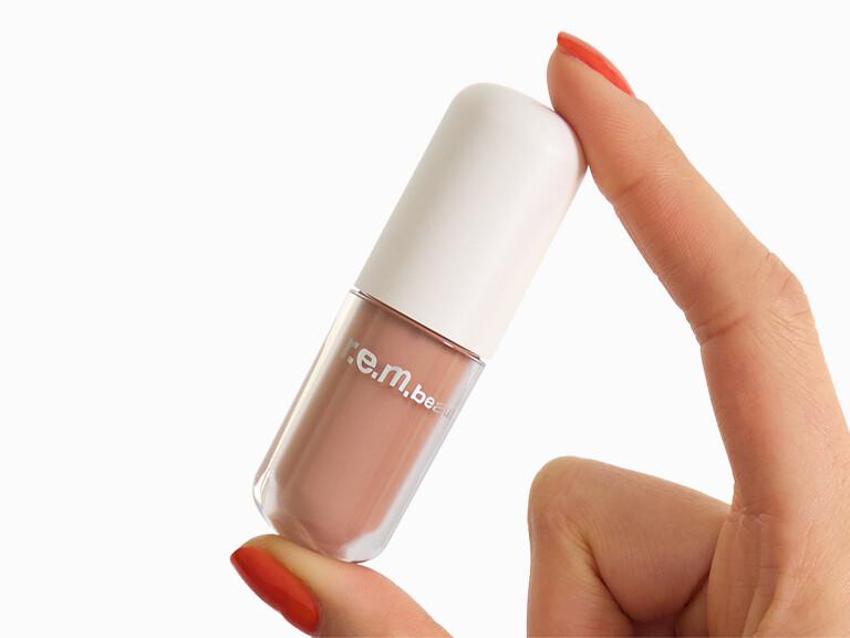 Resized Media/0325 BOXY AO InHand R E M BEAUTYmidnightmatteliquideyeshadow Nvm4102