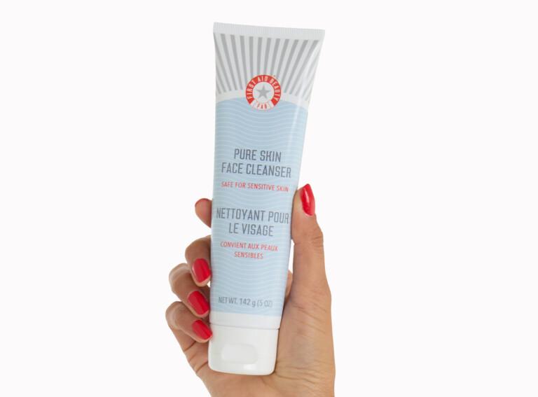 Resized Media/0325 BOXY Choice InHand FIRST AID BEAUTY Pure Skin Face Cleanser 0559