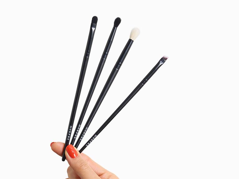 Resized Media/0325 GB AO InHand MorpheEYEGOTTHISBRUSHCOLLECTION 3209