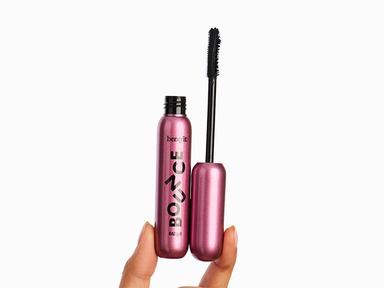 Resized Media/0426 EXTRA Choice InHand BenefitCosmeticsBadgalBounce 4571