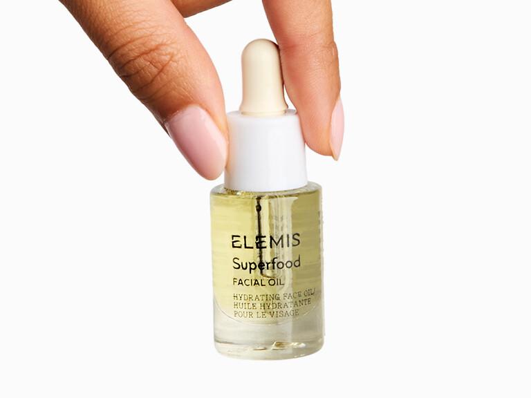 Resized Media/0426 OG AO InHand ELEMISSuperfoodFacialOil 4366