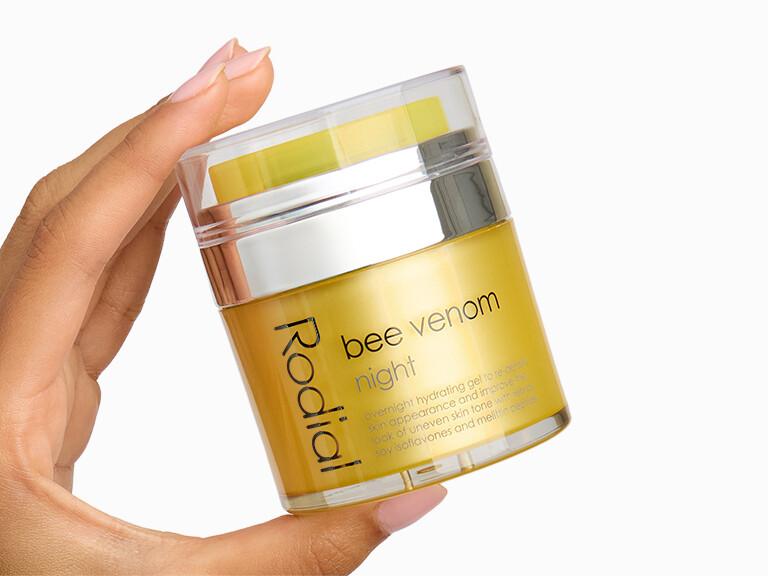 Resized Media/0426 OG AO InHand RODIALBeeVenomNightGel 4344
