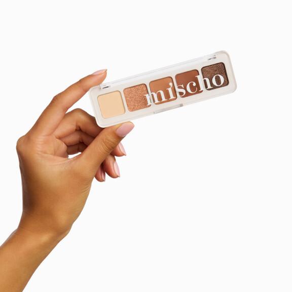 Resized Media/0426 OG Choice InHand MISCHO BEAUTY Eyeshadow Palette 02 54407 1