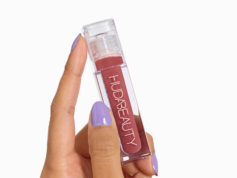 Resized Media/0525 BOXY Choice InHand HUDABEAUTYFauxFilterGloss Bombshell 6534