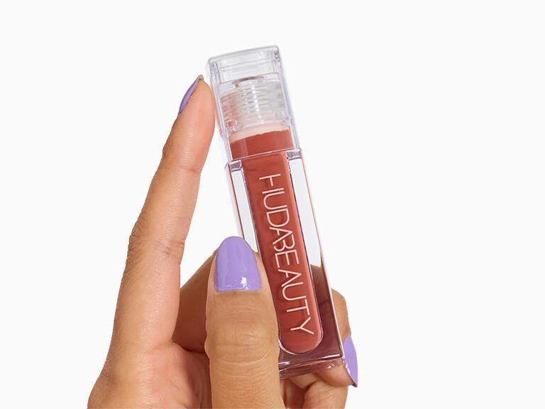 Resized Media/0525 BOXY Choice InHand HUDABEAUTYFauxFilterGloss Foxy 6531
