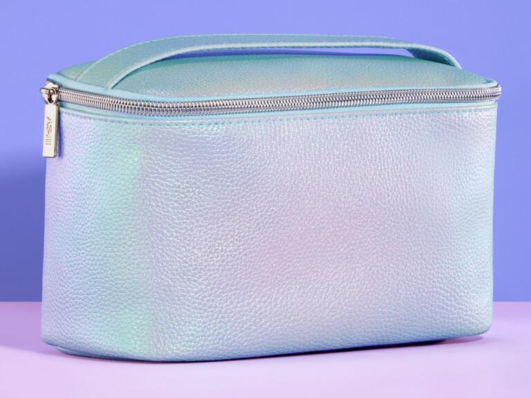 Resized Media/061125 0725 LEMysteryBag Duo Slide15 5x4 19822 2