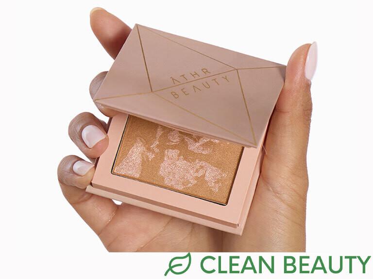 Resized Media/0725 BOXY Choice InHand THR BEAUTY Celestial Glow Vegan Bronzer Ethereal Mode Deep 1328