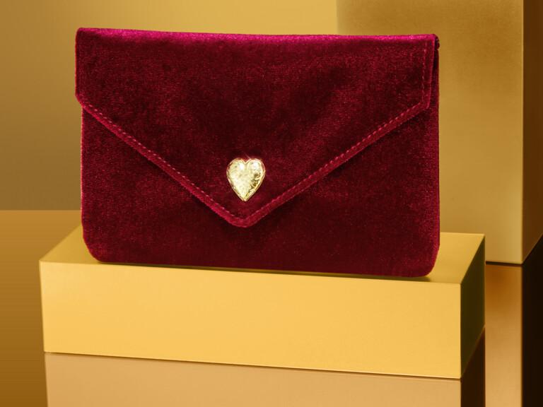 Resized Media/081125 0925 LEMysteryBag Duo Slide19 1x1 28732