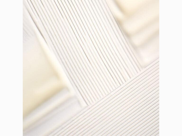 Resized Media/1043116 BRIOGEO 1043116 CURL CHARISMA LEAVE IN DEFINING CREME SWATCH