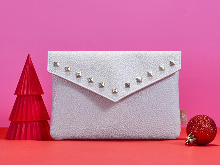 Resized Media/1124 Holiday2 MysteryBag4 1017826