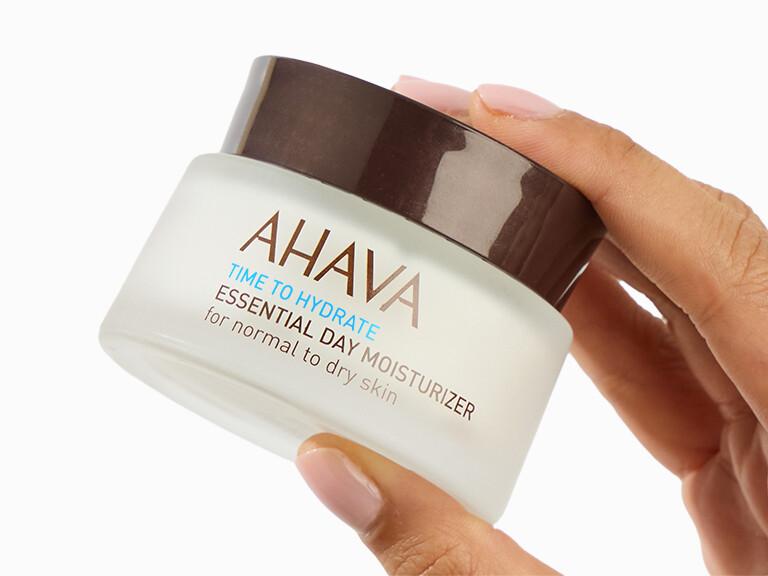Resized Media/1125 EXTRA Choice InHand AHAVAEssentialDayMoisturizer