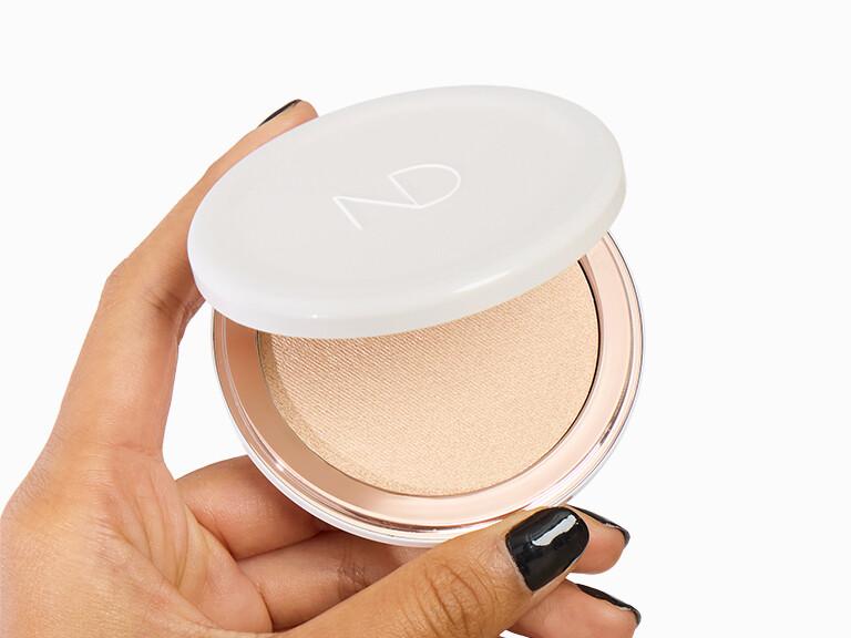 Resized Media/1125 InHands IPSYUltimate NATASHADENONABEAUTIFIERHighlightingBouncyFacePowder 02Medium 4617