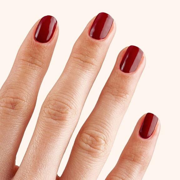 Resized Media/3760297545635 LEMINIMACARON QUICKDRYNAILPOLISH CASSIS FULL LIFESTYLE1