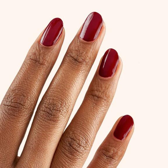 Resized Media/3760297545635 LEMINIMACARON QUICKDRYNAILPOLISH CASSIS FULL LIFESTYLE2