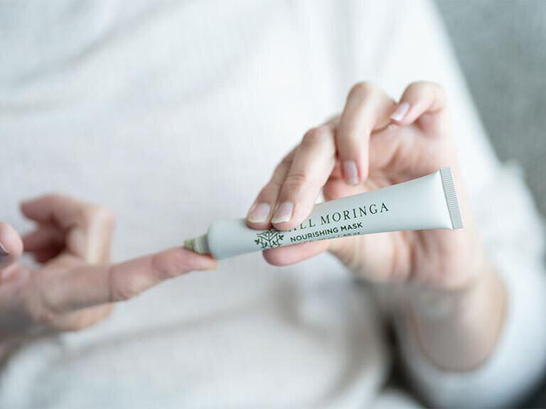 Resized Media/ALLMTRT1066593 ALLMORINGA FACEMASK SAMPLE 08