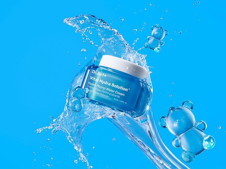 Resized Media/DRJAMST1073955 DRJART VHSCREAM FULL LIFESTYLE