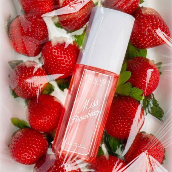 Resized Media/ELSBFRA2000014 ELLIS BROOKLYN MISS STRAWBERRY PM FULL LIFESTYLE1