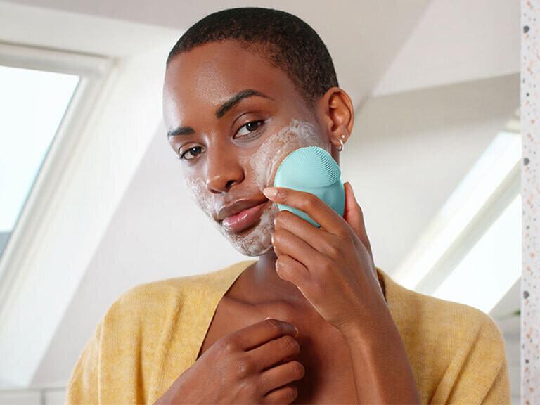 Resized Media/FREOSTL2000005 FOREO LUNAmini3 Mint Lifestyle