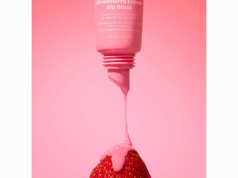 Resized Media/GLOSSMETICS Lip Glaze Overnight Mask Strawberry Cr Me FULL Lifestyle 3