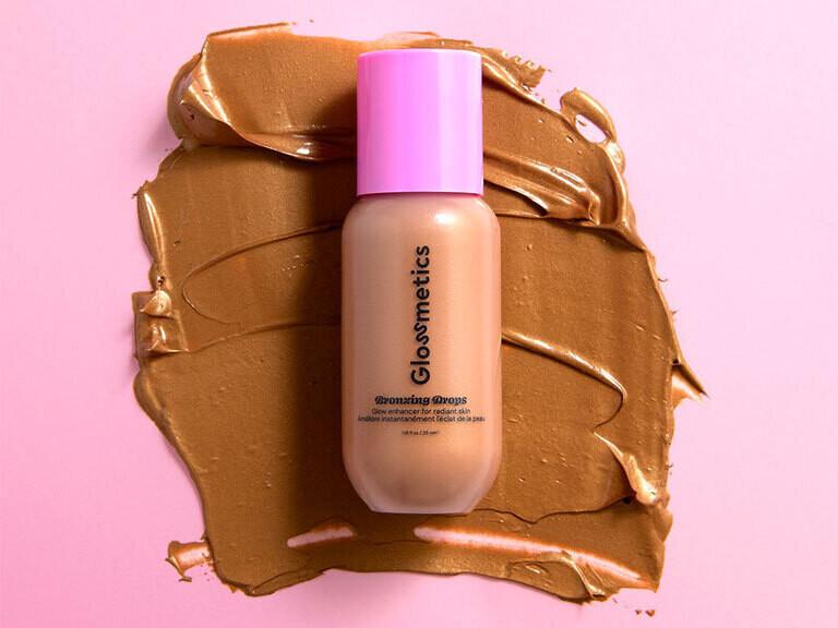 Resized Media/GLSECHK1074384 GLOSSMETICS Bronzing Drops NA FULL Lifestyle 3