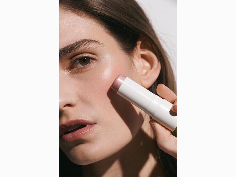Resized Media/GOOP Glow Skin Highlighter Stick PETAL FULL 3