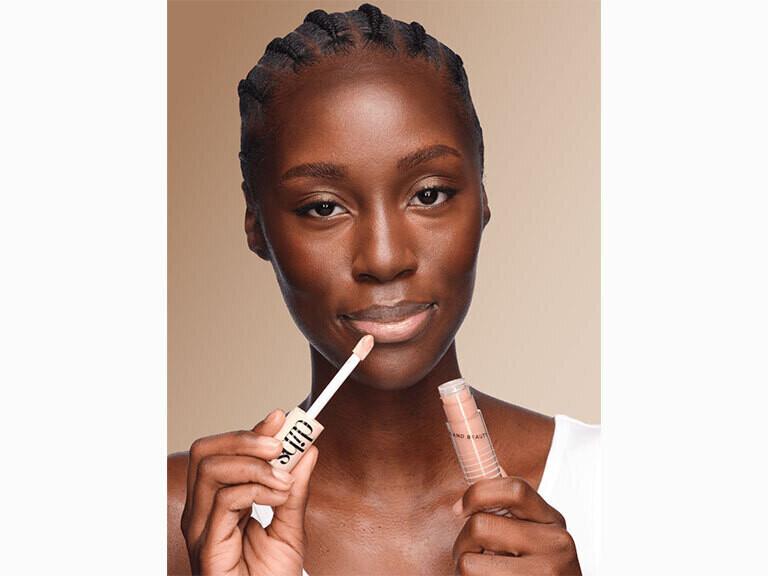 Resized Media/GlossyBalm KissMeQuick Lifestyle1