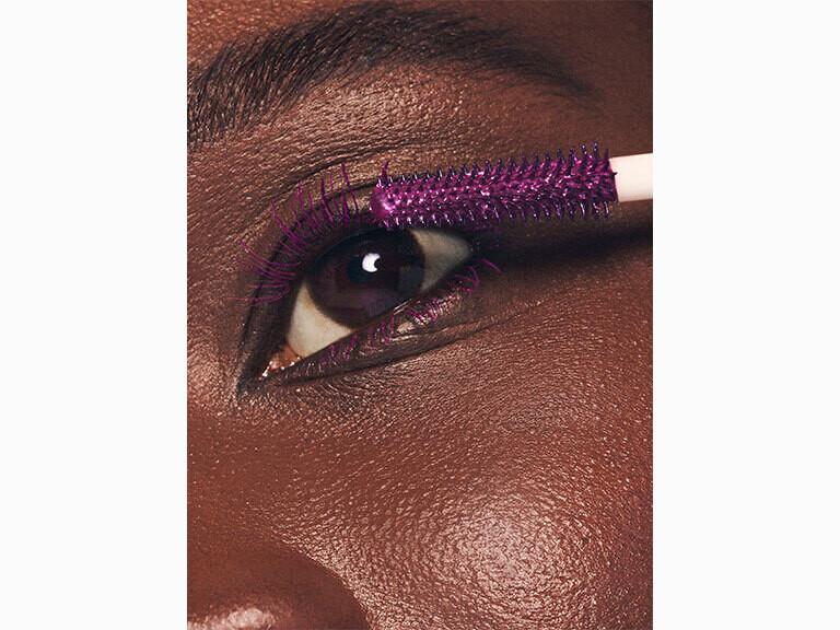 Resized Media/HMB Eyelectric Lengthening Mascara Violet Act Application 3