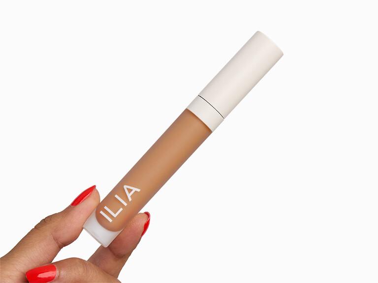 Resized Media/IliaBeautyTrueSkinSerumConcealerinMesquite InHand 2225