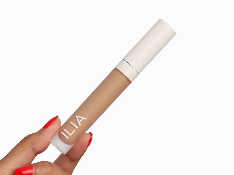 Resized Media/IliaBeautyTrueSkinSerumConcealerinNutmeg InHand 2225