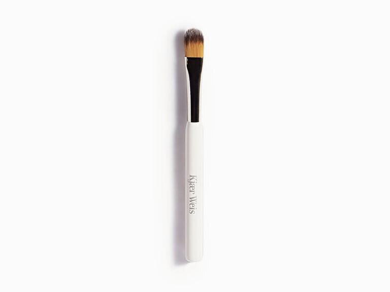 Resized Media/KJAEATL2000003 KJAERWEIS CONCEALERBRUSH NA FULL Product Pac Shot