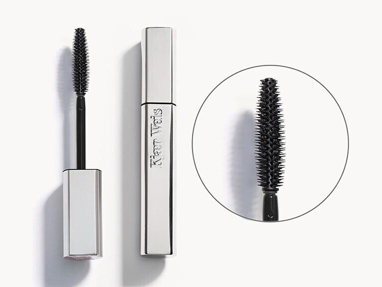 Resized Media/KJAEEYE2000001 KJAERWEIS VOLUMIZINGMASCARA LUSHUP FULL Version 2 Shot