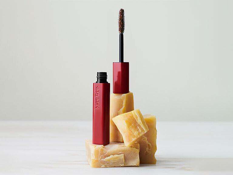 Resized Media/KJAERWEIS IMPOSSIBLEMASCARA BROWN FULL Lifestyle Shot