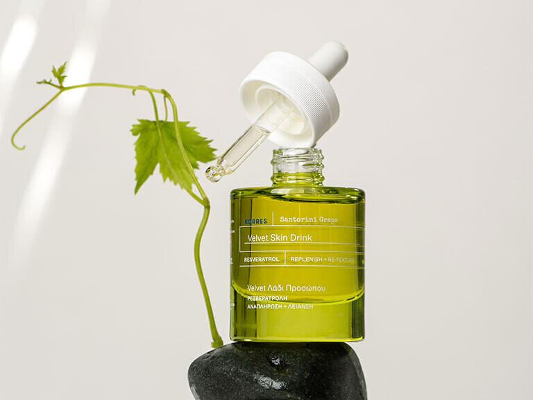 Resized Media/KORRES VELVETSKINDRINK SANTOGRAPE FULL 3 2025 06 12 20 13 24