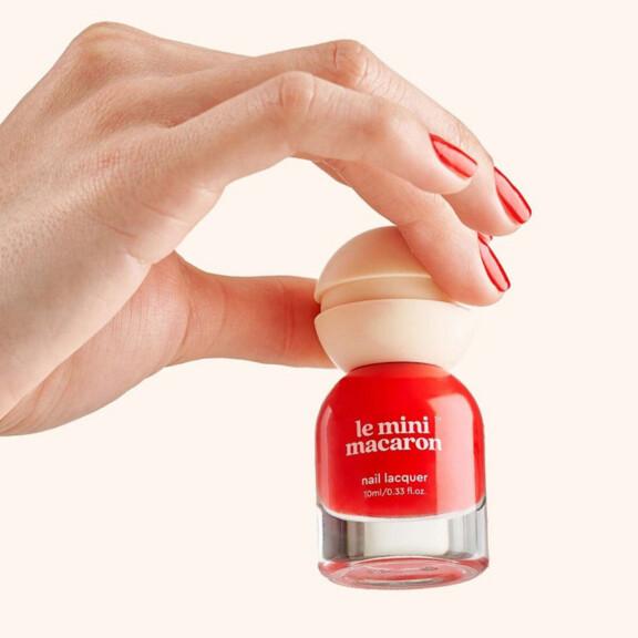 Resized Media/LEMINAP2000010 LEMINIMACARON QUICKDRYNAILPOLISH CHERRYRED FULL LIFESTYLE2