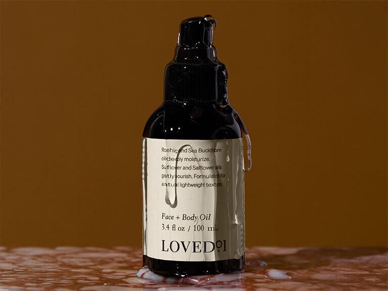 Resized Media/LOVED01 FACE BODYOIL LIFESTYLE FULL