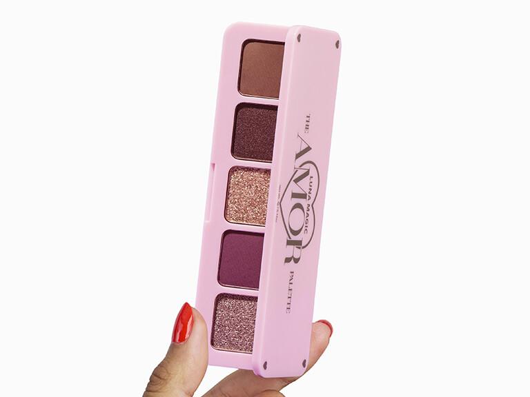 Resized Media/LUNAMAGICTheAmourPalette InHand 1939