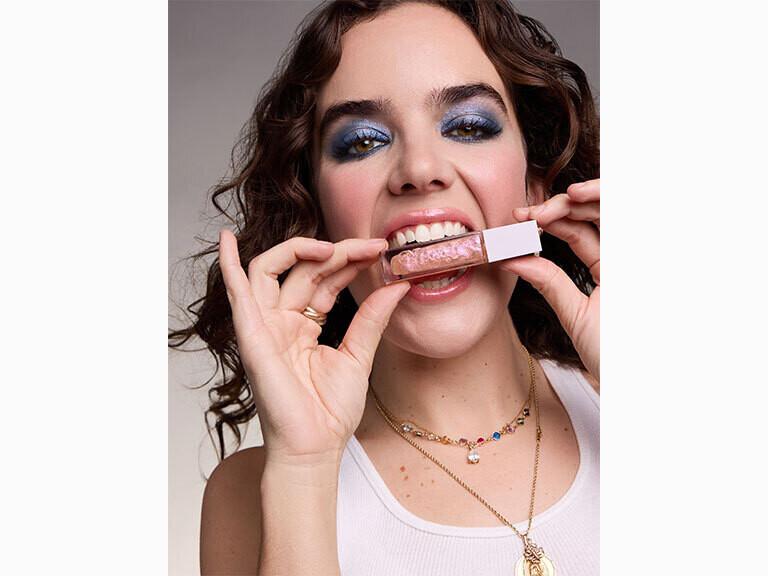 Resized Media/NEENLIP1063546 NEEN GLISTEN UP LIP GLOSS BYE LIFESTYLE 4