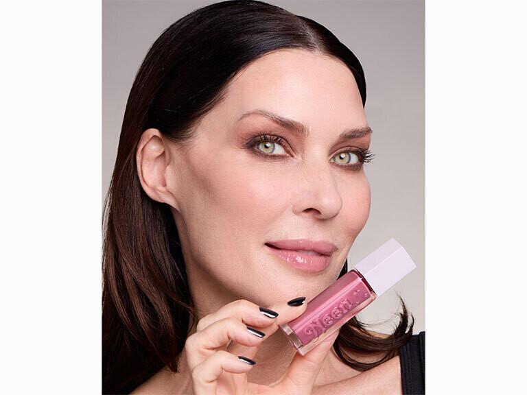 Resized Media/NEEN GLISTEN UP LIP GLOSS DUSK LIFESTYLE 4
