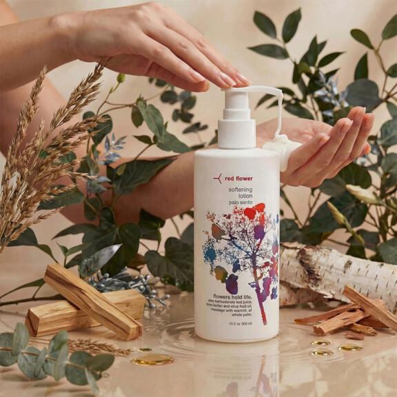 Resized Media/REDFBOD2000005 RED FLOWER PALO SANTO SOFTENING LOTION FULL LIFESTYLE