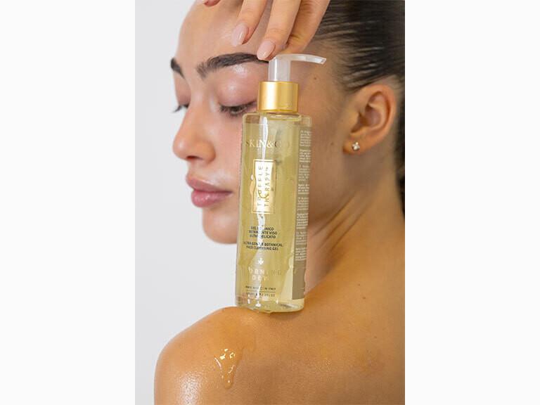 Resized Media/SKIN CO TRUFFLETHERAPYMORNINGDEWULTRAGENTLEBOTANICALFACECLEANSINGGEL FULL 1