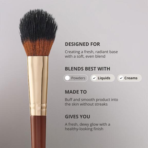 Resized Media/SPECATL2000008 SPECTRUMCOLLECTIONS PANTHERINEPROD04DEWYFOUNDATIONBRUSH FULL LIFESTYLE