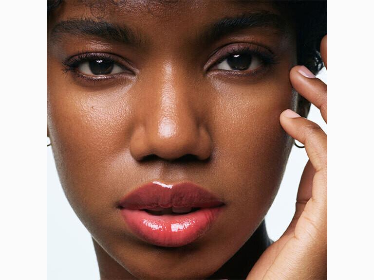 Resized Media/UBEAUTY PLASMALIPCOMPOUND POPPY FULL 2