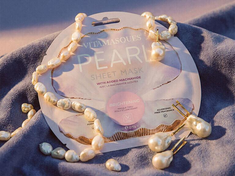 Resized Media/VTAMTRT2000007 Vitamasques Pearl Sheet Mask 22ml Lifestyle FULL